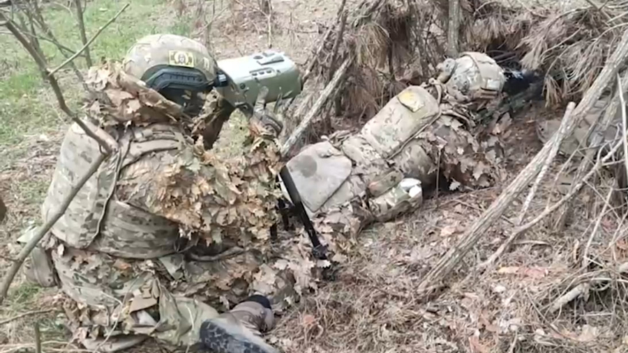 
                    Снайперы ВДВ уничтожили тяжелые грузовые БПЛА ВСУ в Херсонской области

        