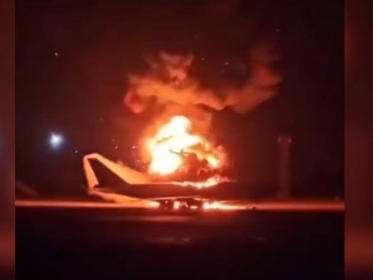 Гибель последнего и старейшего в мире самолета Boeing KC-747 сняли на видео