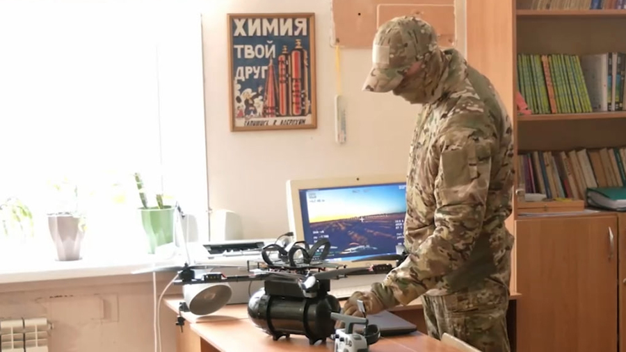 
                    Военнослужащие провели открытый урок для школьников в Курске

        