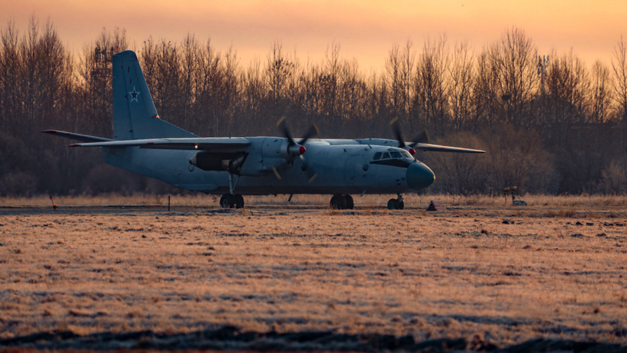 
                    Минобороны сообщило о потере связи с самолетом Ан-26 над Крымом

        