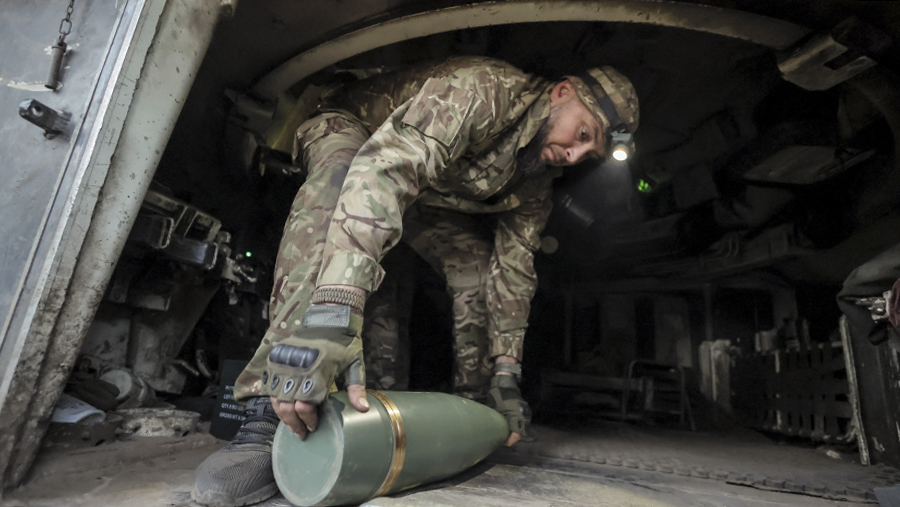 
                    В ВС РФ сообщили об отходе украинской военной техники от берега Днепра

        