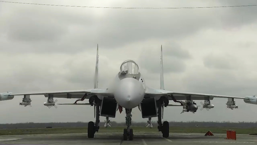 
                    Экипаж Су-35С выполнил боевое дежурство в целях обеспечения безопасности в зоне СВО

        