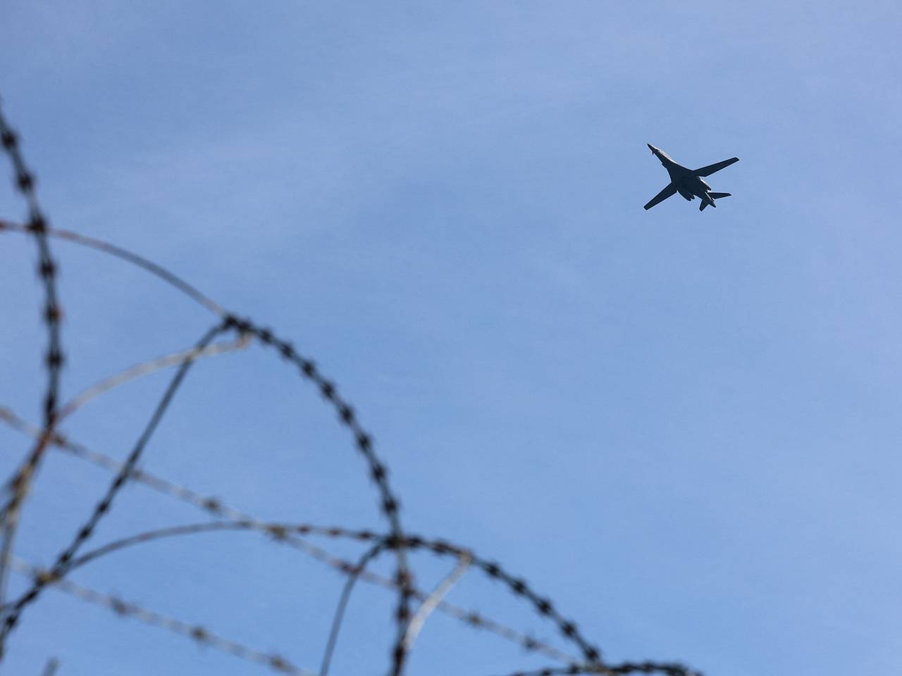 США сбросили 100 мощных бомб при спасении летчика в Иране
