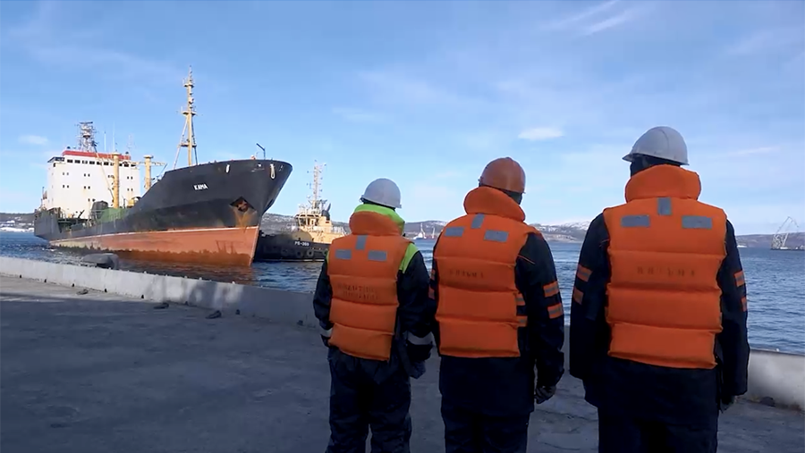 
                    Танкер Северного флота &laquo;Кама&raquo; вернулся в порт Мурманска из семимесячного похода

        