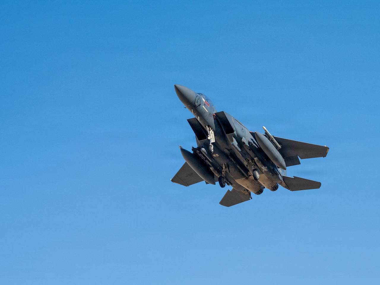 На Ближнем Востоке заявили об обнаружении пилота сбитого F-15