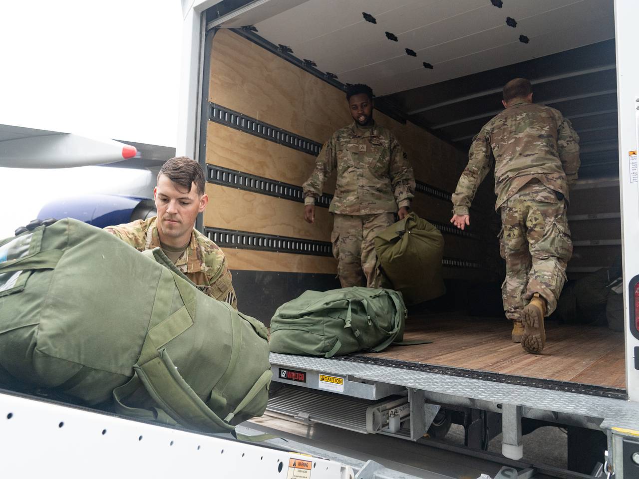 США начали срочную эвакуацию военных с Ближнего Востока