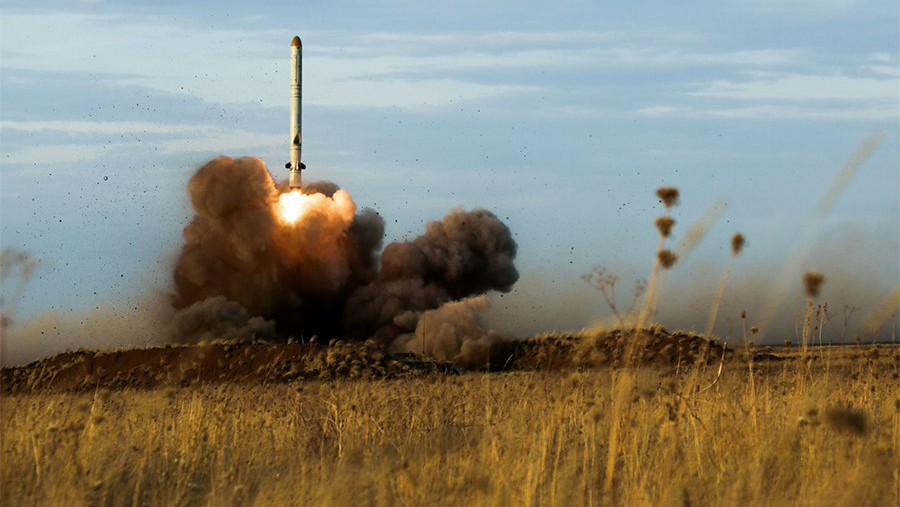 
                    ВС России нанесли удары по военным аэродромам и объектам ТЭК Украины

        