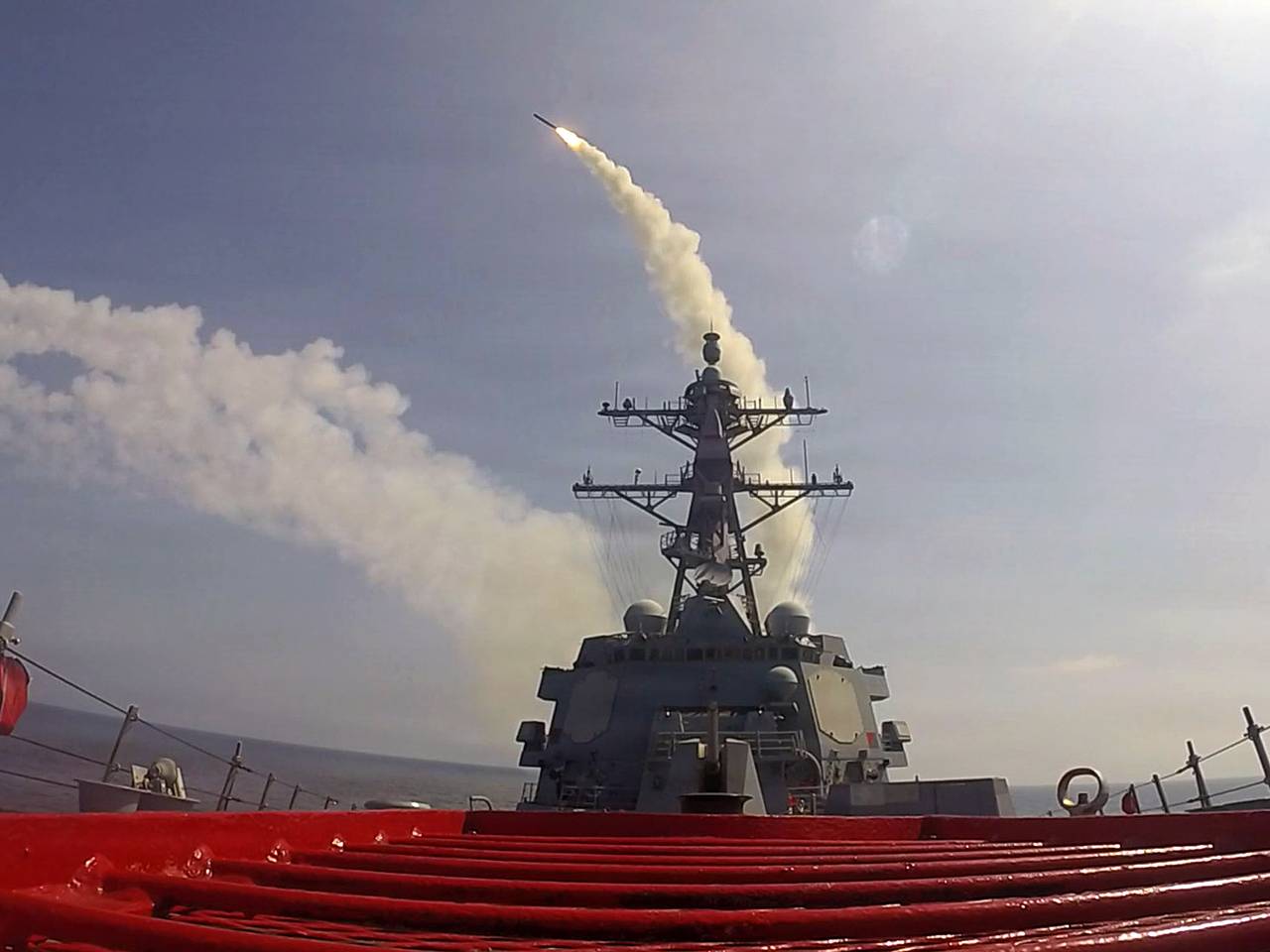 В Иране заявили об остановке двух эсминцев США