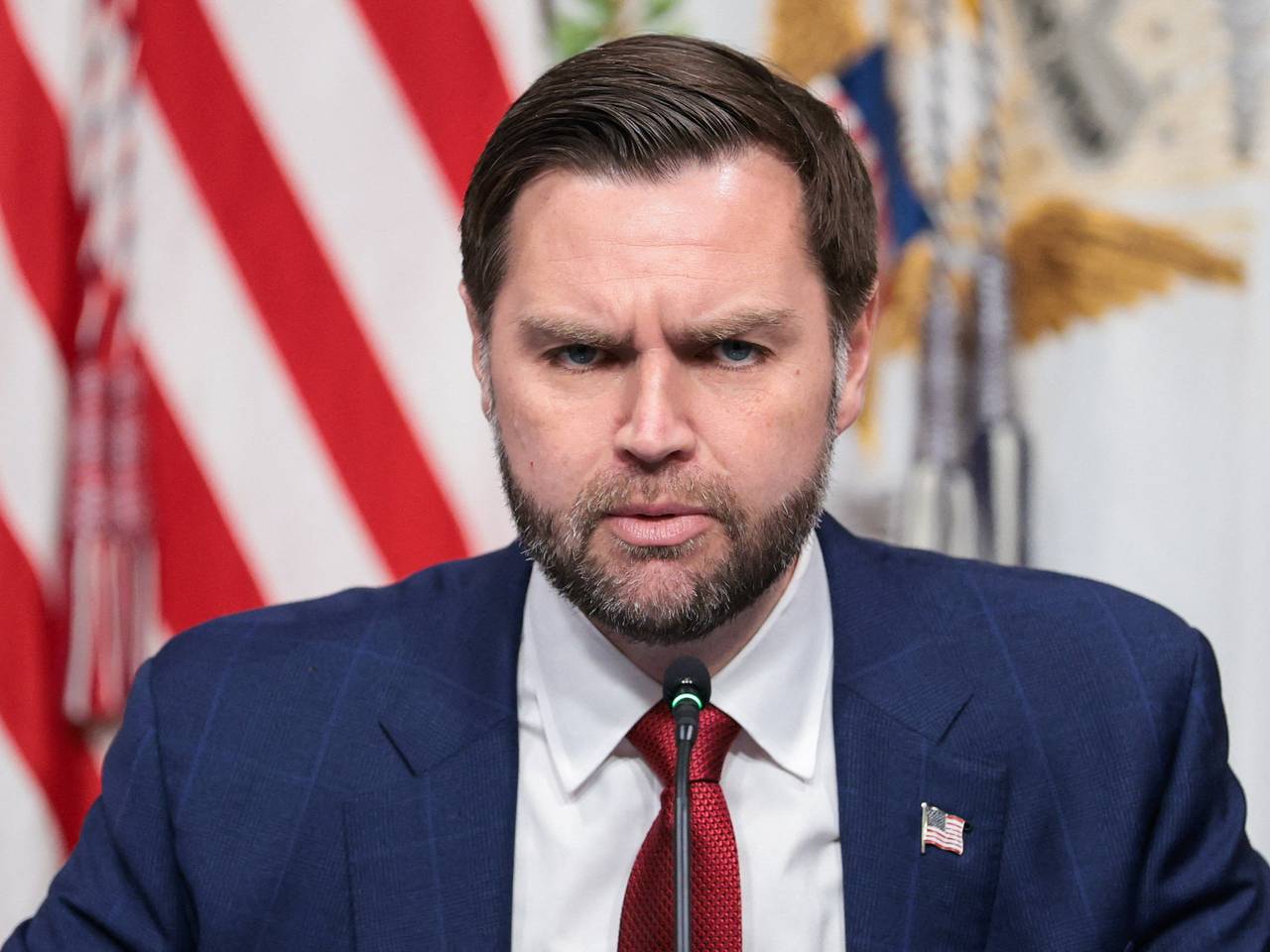Вэнс назвал причину спора США и Ирана