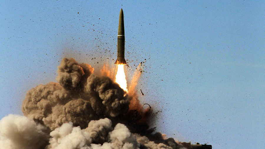 
                    ВС России нанесли массированный удар по военным целям на Украине

        