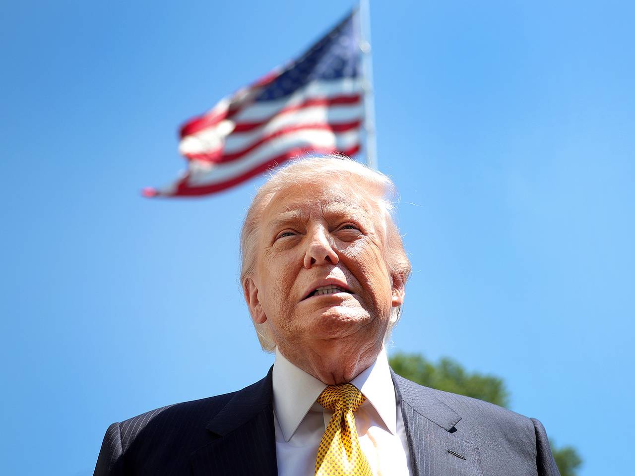 Трамп пригрозил уничтожить Иран