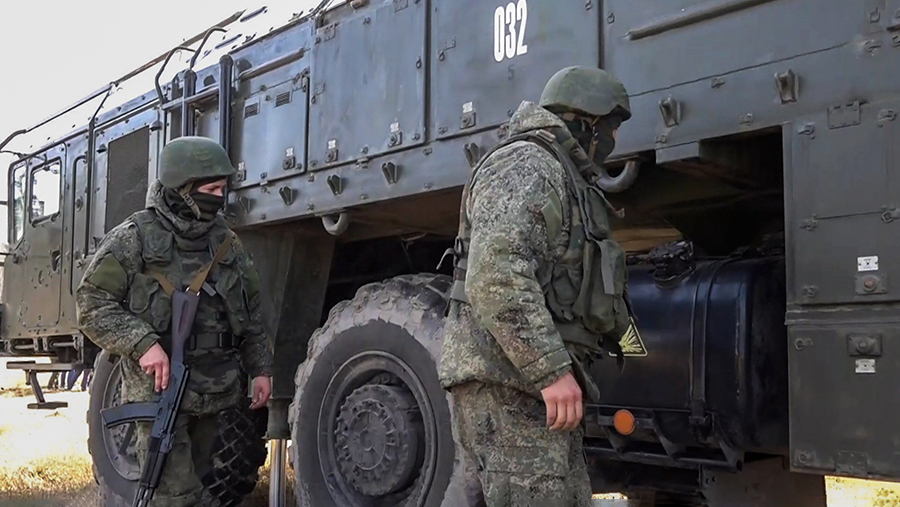 
                    ВС РФ ударили по связанным с ВСУ объектам транспорта и энергетики Украины

        
