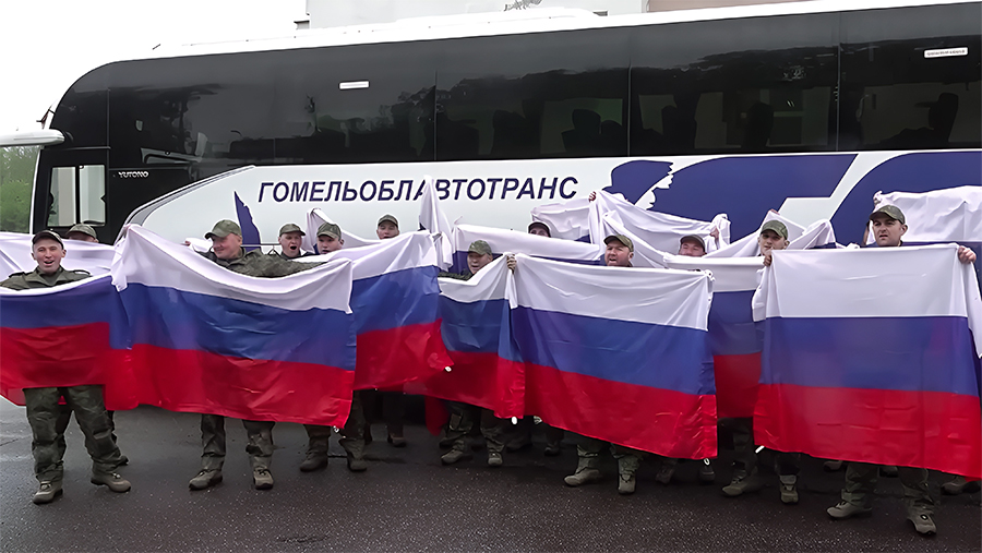 
                    Появились первые кадры возвращенных из украинского плена военных ВС РФ

        