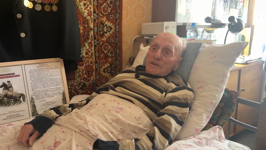 
                    В Донецке артисты ансамбля ЦВО поздравили ветеранов ВОВ в преддверии Дня Победы

        