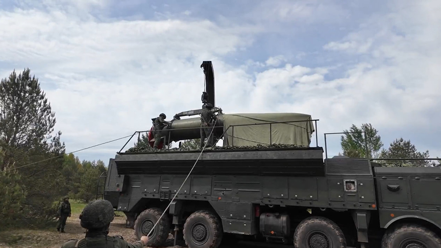 
                    На полевые пункты в Белоруссии в ходе учений доставили ядерные боеприпасы

        