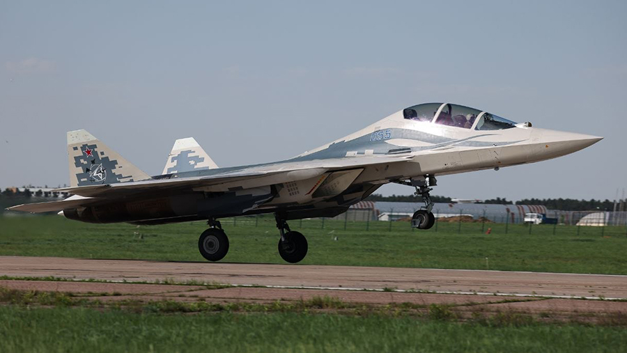 
                    Прототип двухместной версии истребителя Су-57 совершил первый полет

        