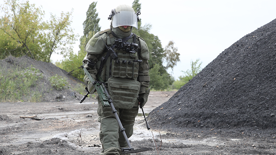 
                    Стрелок-сапер Толмачев обезвредил шесть противопехотных мин и три FPV-дрона ВСУ

        