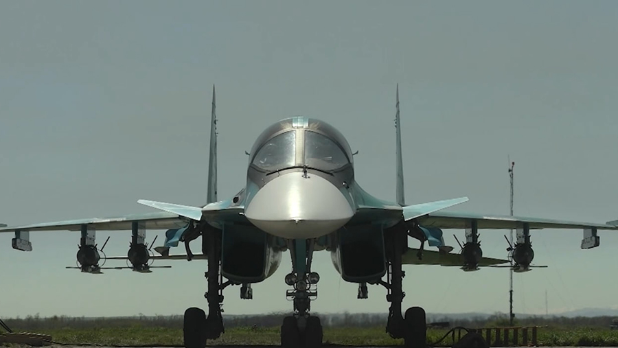 
                    Экипаж Су-34 уничтожил скопление военной техники ВСУ в зоне СВО

        