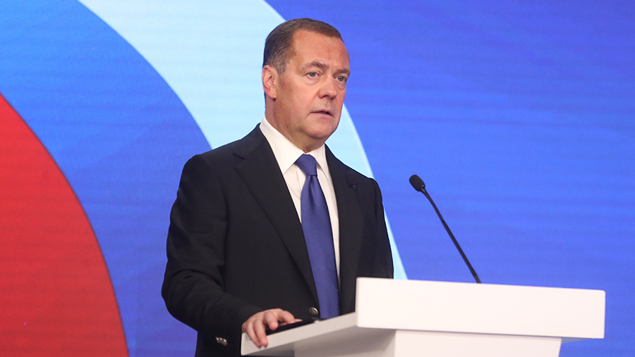 
                    Медведев заявил о жестком ответе России на удар ВСУ по общежитию в Старобельске

        