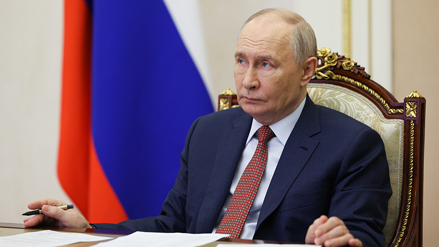 
                    Путин указал на стабильность стратегического преимущества ВС России в зоне СВО

        