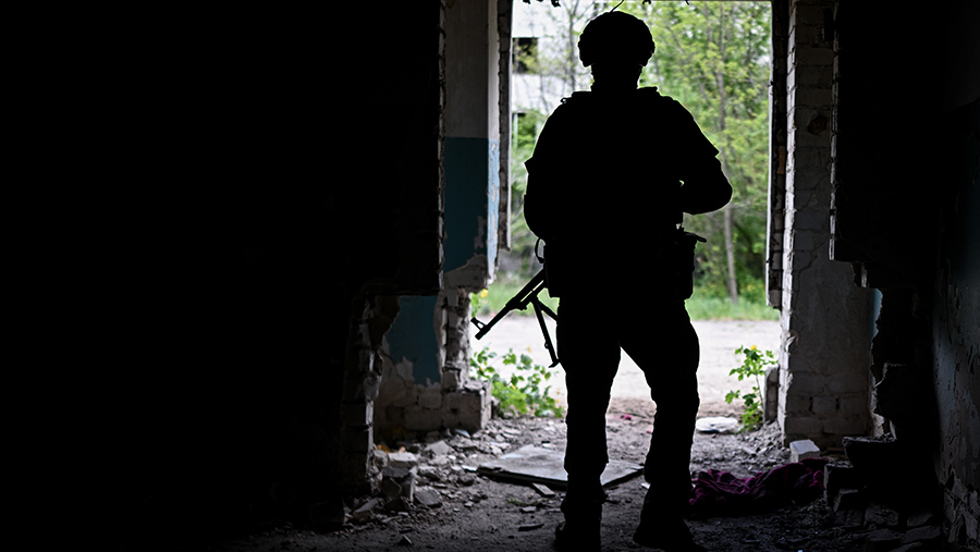
                    Военнослужащий при помощи рюкзака вынес раненого сослуживца из Приюта ДНР

        