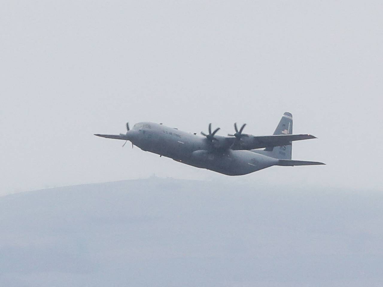 Военные самолеты США начали кружить у границ одной страны