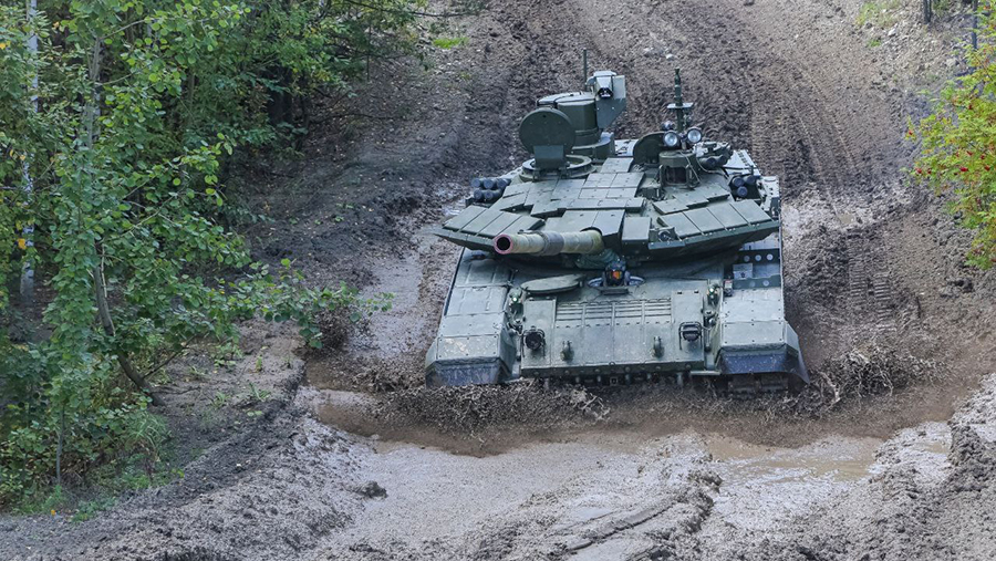 
                    &laquo;Ростех&raquo; сообщил об усовершенствовании танка Т-90 на основе опыта СВО

        