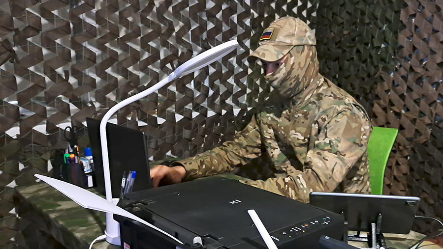 
                    В войска поступил комплекс для перехвата видео с FPV-дронов врага

        