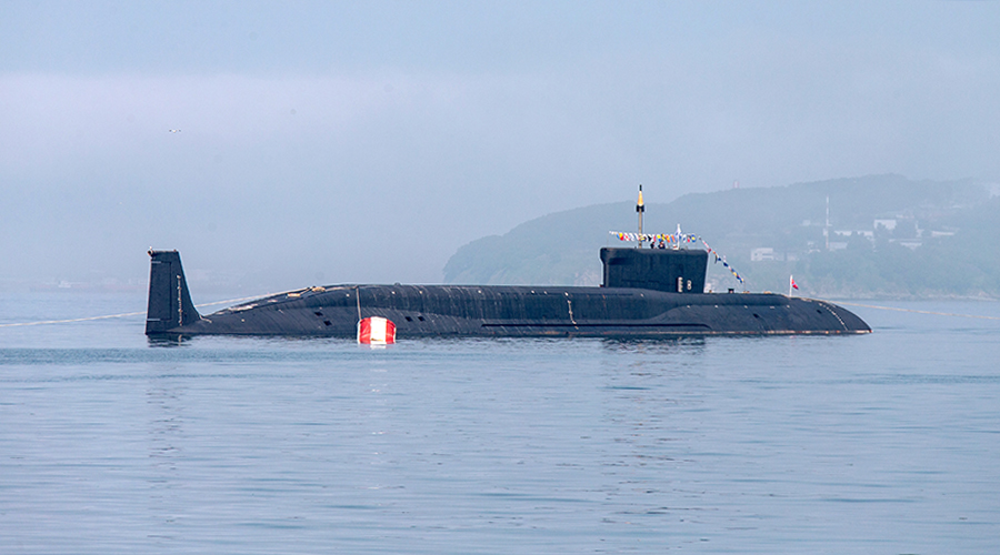 
                    Главком ВМФ России назвал срок службы передовых подводных лодок

        