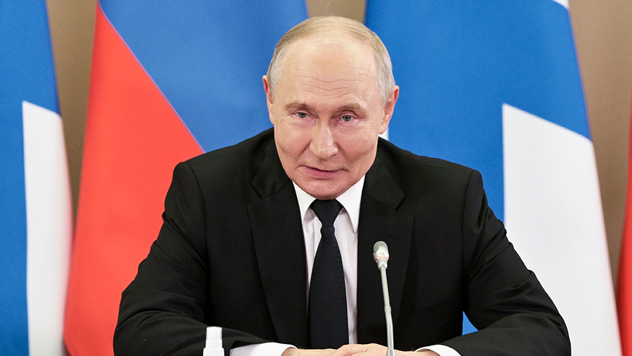 
                    Путин назвал уникальным ледокольный флот России

        