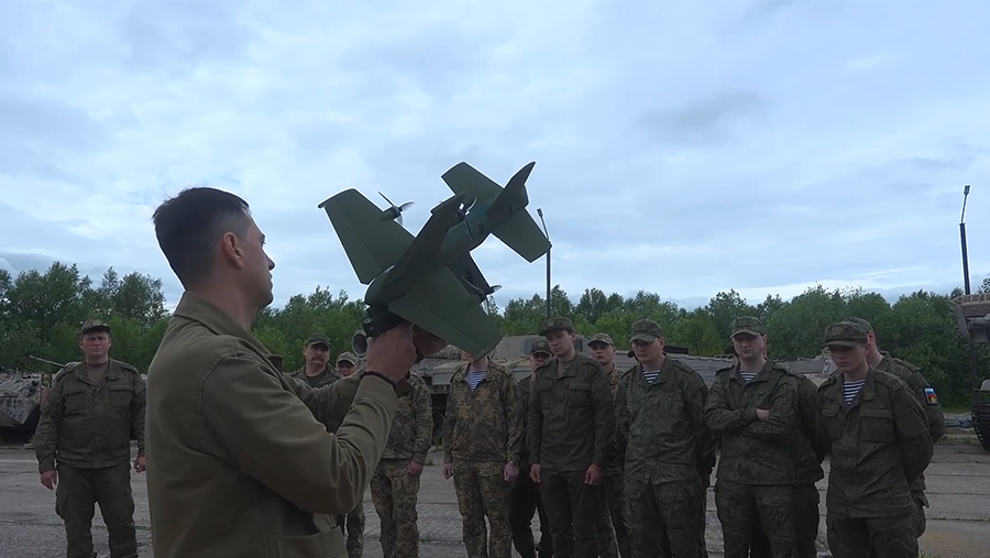 
                    Военнослужащие Северного флота прошли обучение по применению дрона-перехватчика

        