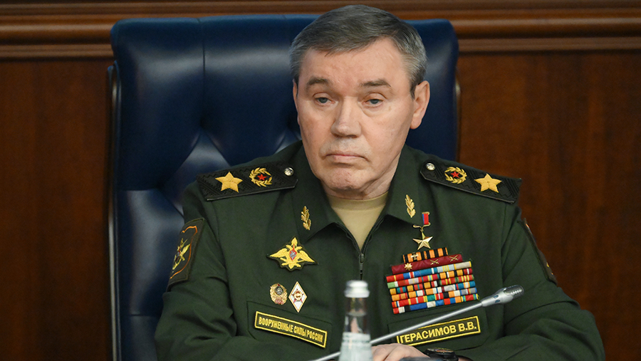 
                    Герасимов заявил о наступлении российских войск на всех направлениях в зоне СВО

        
